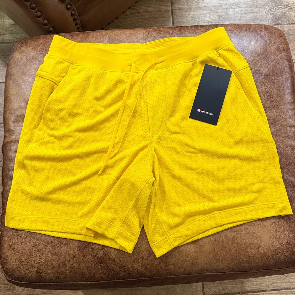 Men’s Lululemon Double Layered Mesh Short 7” Linerless Sz Large Maize Yellow